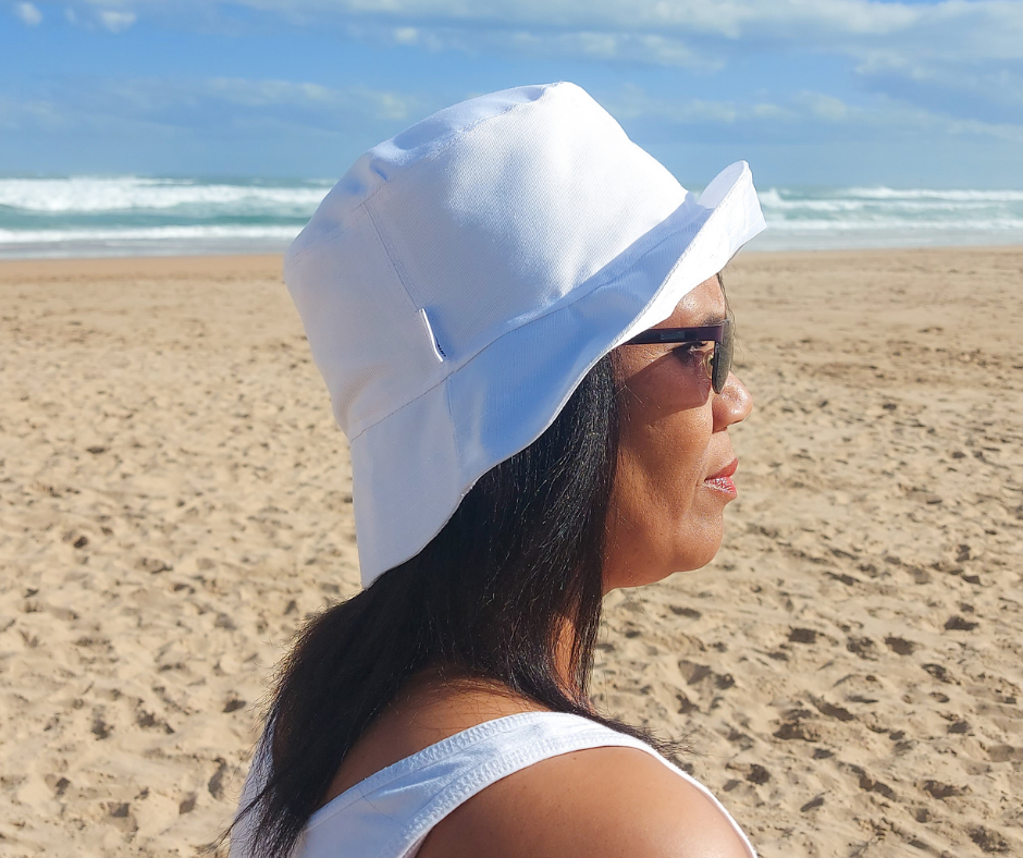 NELLA - WHITE SATIN-LINED BUCKET HAT