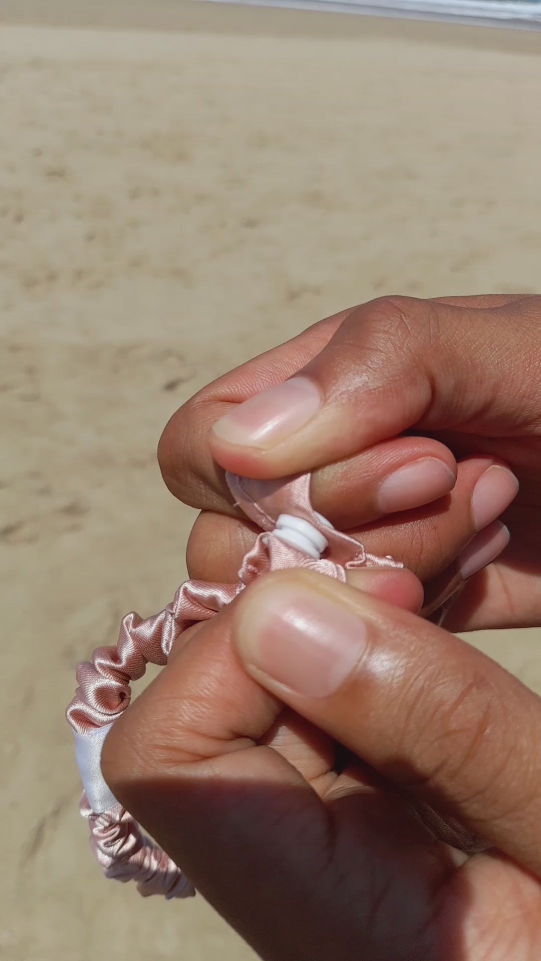 ROSE SNAP SCRUNCHIE
